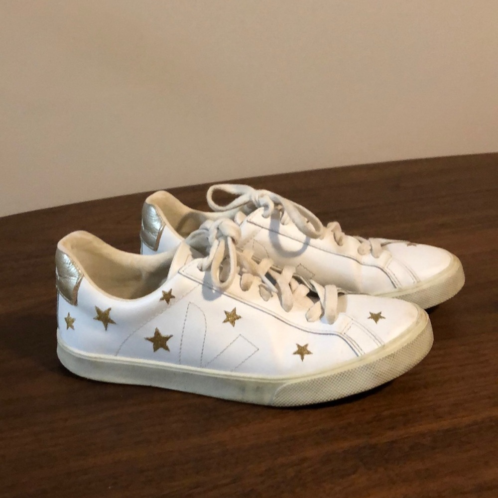 White Veja sneakers with gold stars